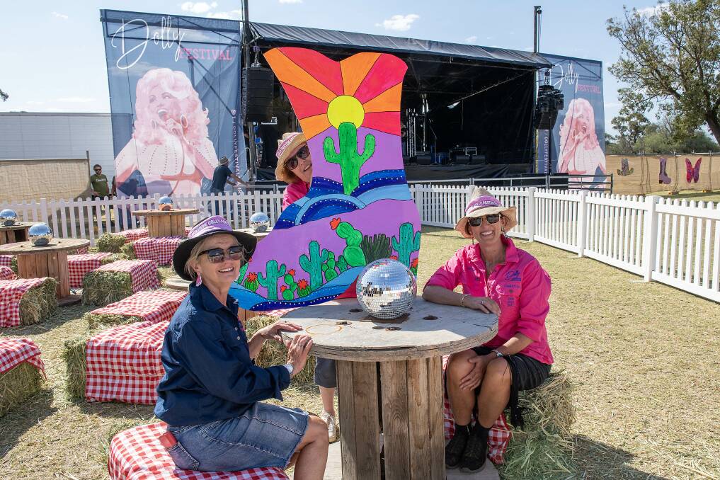 Dolly Parton festival committee members Kym Edmunds, Jen Ballhausen and Skye Rush prepare the venue for the big night. Picture by Belinda Soole