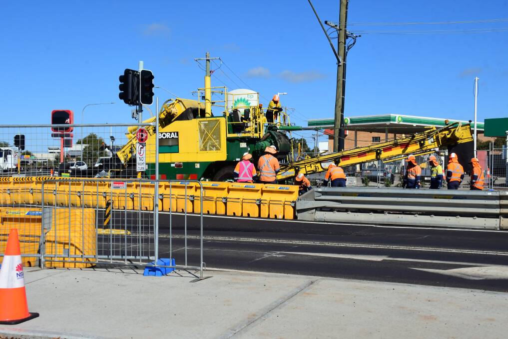 COVID-SAFE WORKSITES: Installation of traffic lights in West Dubbo is on track to be completed by the end of the year. Photo: BELINDA SOOLE 