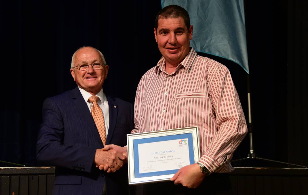Andrew Murray receives his Dubbo Day Award from Kevin Parker.