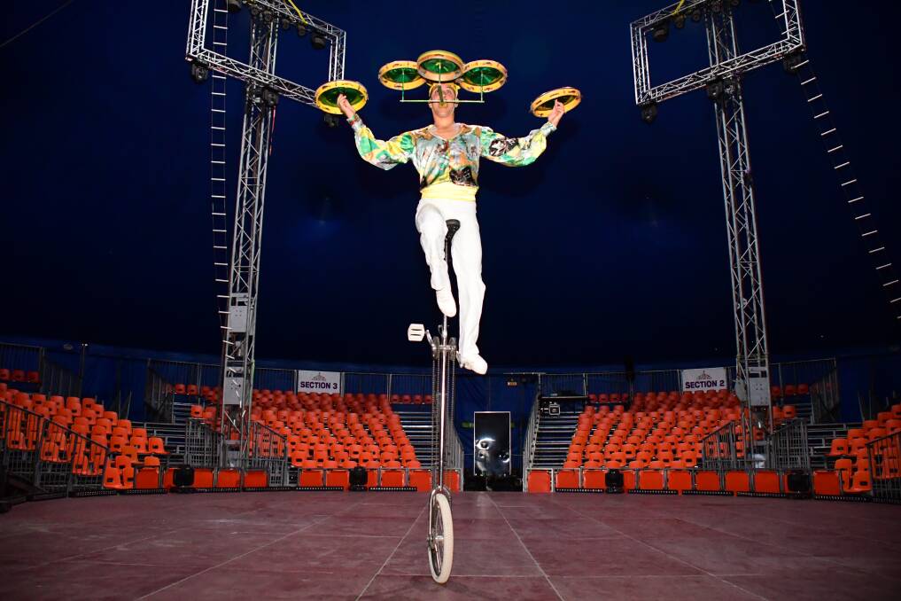 TRIPLE THREAT: Circus Rio performer Rogerio Piva. Photo: BELINDA SOOLE. 
