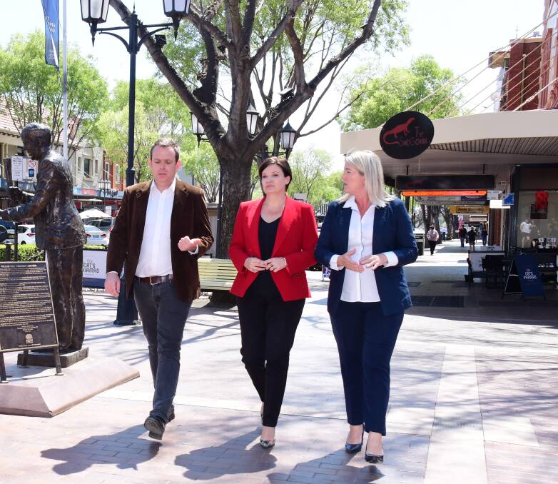 CONCERNED: Dubbo's deputy mayor Stephen Lawrence, NSW Opposition Leader Jodi McKay and deputy leader Yasmin Catley in Dubbo on Tuesday. Photo: BELINDA SOOLE