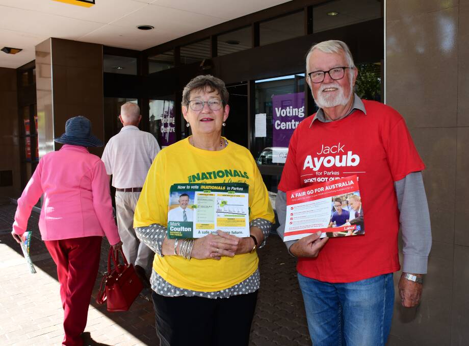 COMMITTED VOLUNTEERS: Jane Dowling and Phil Priest donating their time at the Dubbo early voting centre, to help get their preferred candidates elected. Photo: BELINDA SOOLE