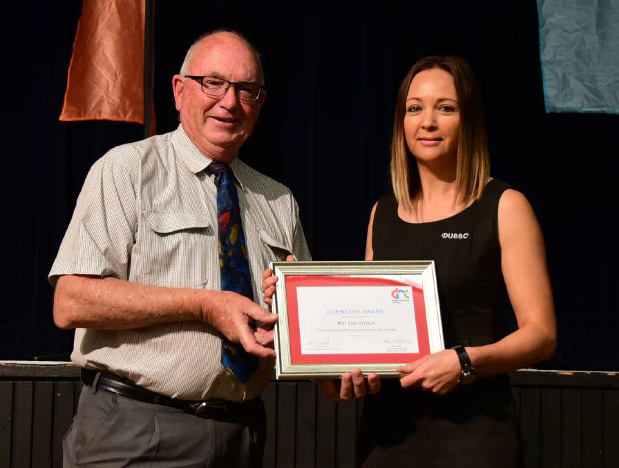 Kristie Hallford from Dubbo Visitor Centre accepts an award on behalf of Bill Donnison from Barry Brebner.