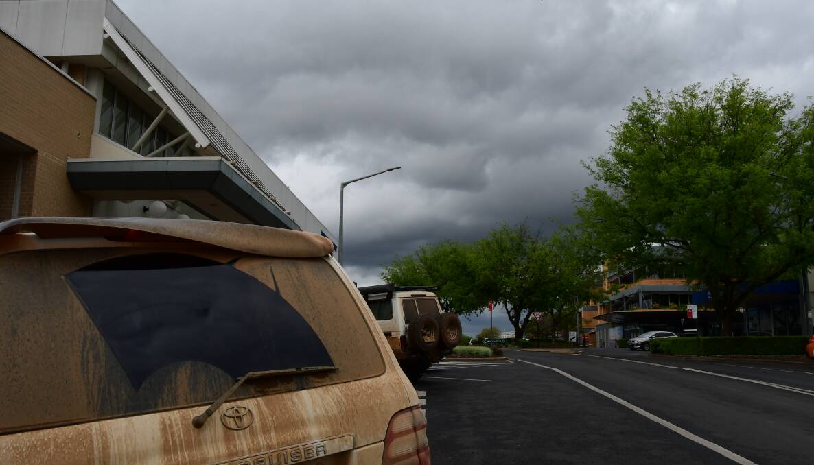 DARK CLOUDS: The Bureau of Meteorology has forecast more dark clouds and rain at Dubbo on Thursday and Friday. Photo: BELINDA SOOLE.
