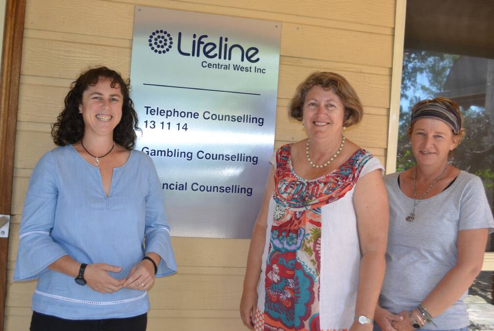 Ready to help: Lifeline Central West centre supervisor and trainer Jodie Williams, with volunteer Telephone Crisis Supporters Brenda Stvenson and Jan Millgate. Photo: Taylor Jurd. 