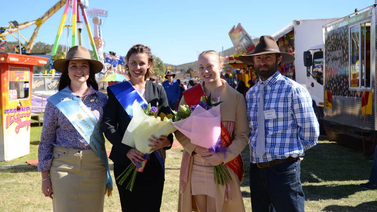 Roll up: The 2017 Showgirl Geena Purcell with 2018 Showgirl Leiha McGeorge, runner-up Kate Jeffery and show president Rob Dimmick at the 2018 Wellington Show. Photo: File. 