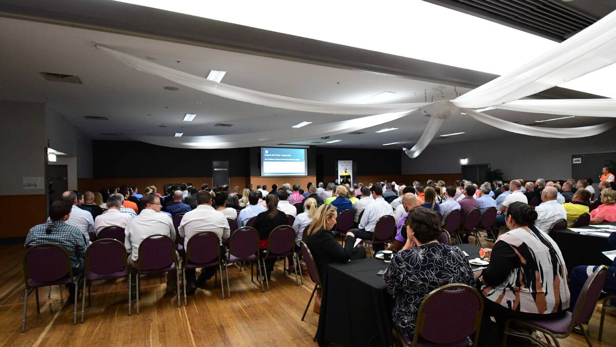 BIG CROWD: More than 100 businesses and 200 people attended the Regional Rail Project briefing in Dubbo on Friday. Photo: BELINDA SOOLE