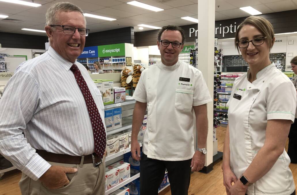 COVD-19: Regional Health Minister Mark Coulton speaks with owners of Orana Mall Pharmacy Simon Blacker and Lisa Gibson. PHOTO: Kim Bartley.