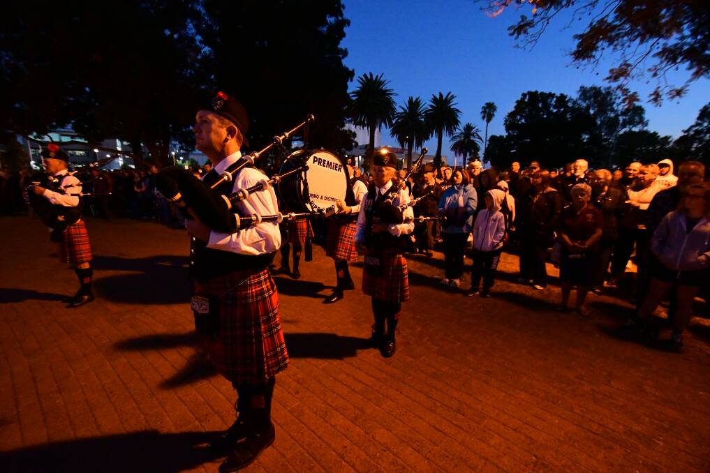 FRESH: Dubbo residents attending the city's dawn service on Wednesday needed warm clothing because of a minimum temperature of 7.5 degrees Celsius. Photo: BELINDA SOOLE.