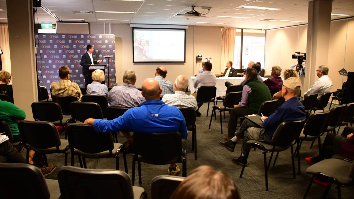 WATER: Dubbo Regional Council's director infrastructure Julian Geddes addresses about 40 residents who attended its public information session about water last week. Photo: BELINDA SOOLE