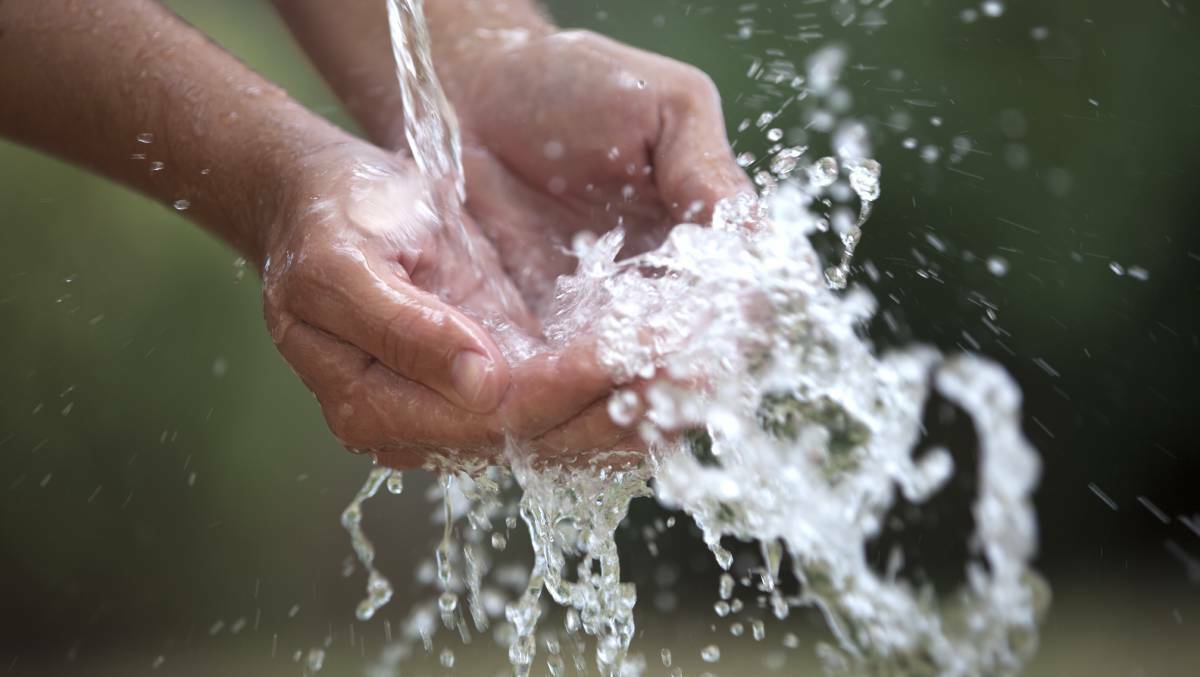 WATER RESTRICTIONS: Level four water restrictions in the Dubbo region have a usage target of 280 litres per person per day. Photo: File.