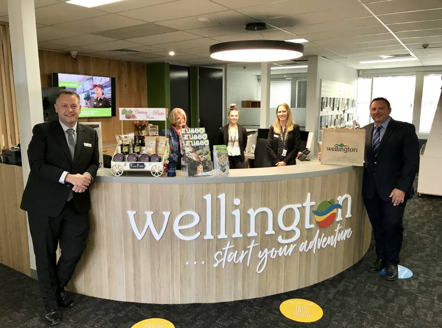 Dubbo regional mayor Ben Shields (left) says the new centre provides "an improved visitor experience with enhanced retail space devoted to promoting the tourism attractions in Wellington and the wider Dubbo region". Photo: CONTRIBUTED.