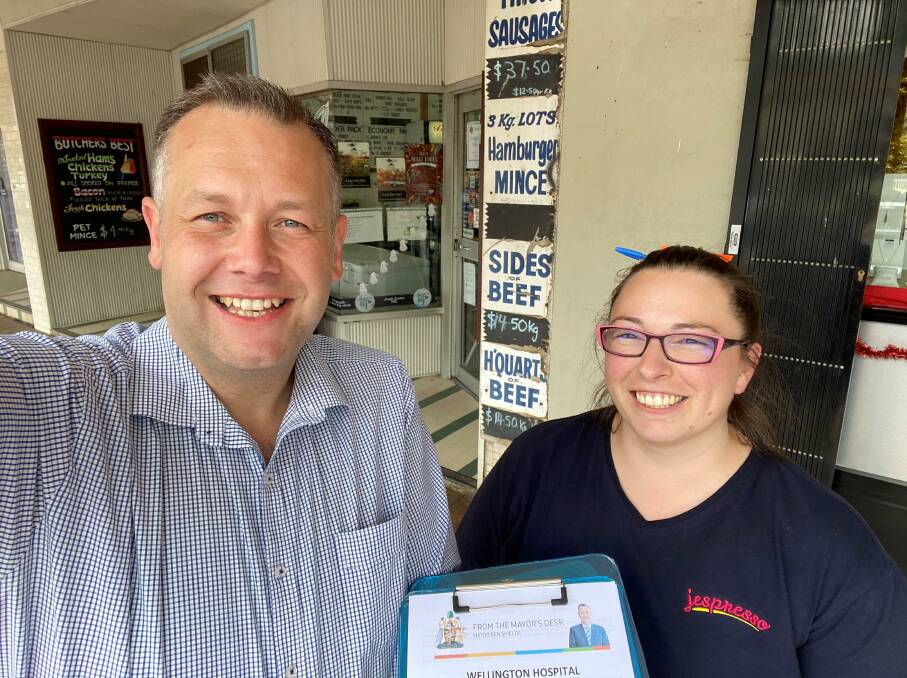 PETITION: Dubbo regional mayor Ben Shields and Wellington Business Chamber president Jessica Gough gather signatures for the petition. PHOTO: Contributed. 