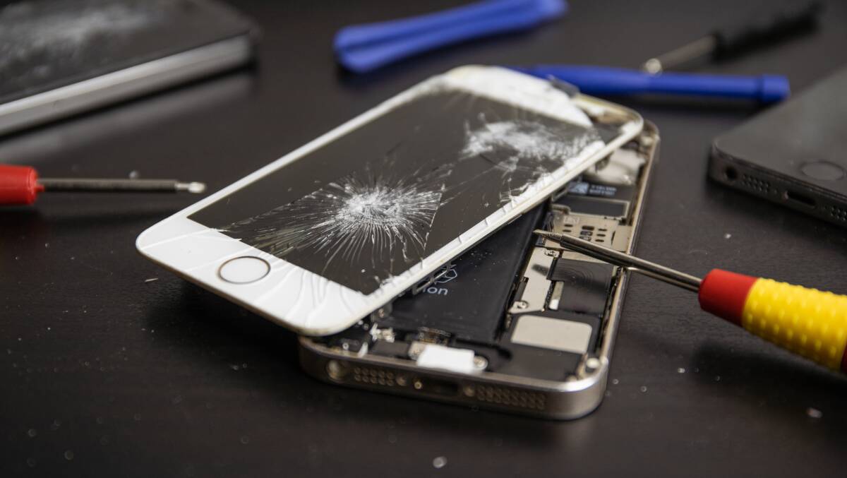 Apple has launched a program through which Australian businesses can sign up to get parts required for out-of-warranty repairs of its phones and computers. Picture: Shutterstock. 