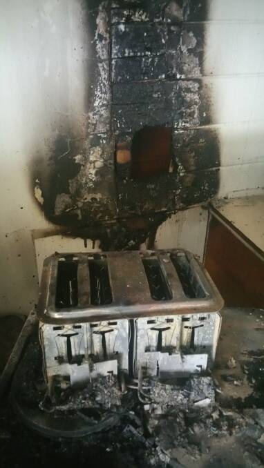 Keep looking: Dubbo firefighters raced to a kitchen fire in central Dubbo on Saturday. Photo: Dubbo Fire Station