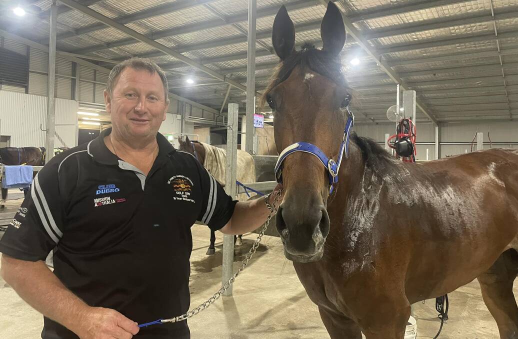 Ian Edmunds with Scruffy Moto after winning at Bathurst on Friday night. Picture by Amy Rees/Bathurst Harness Racing Club