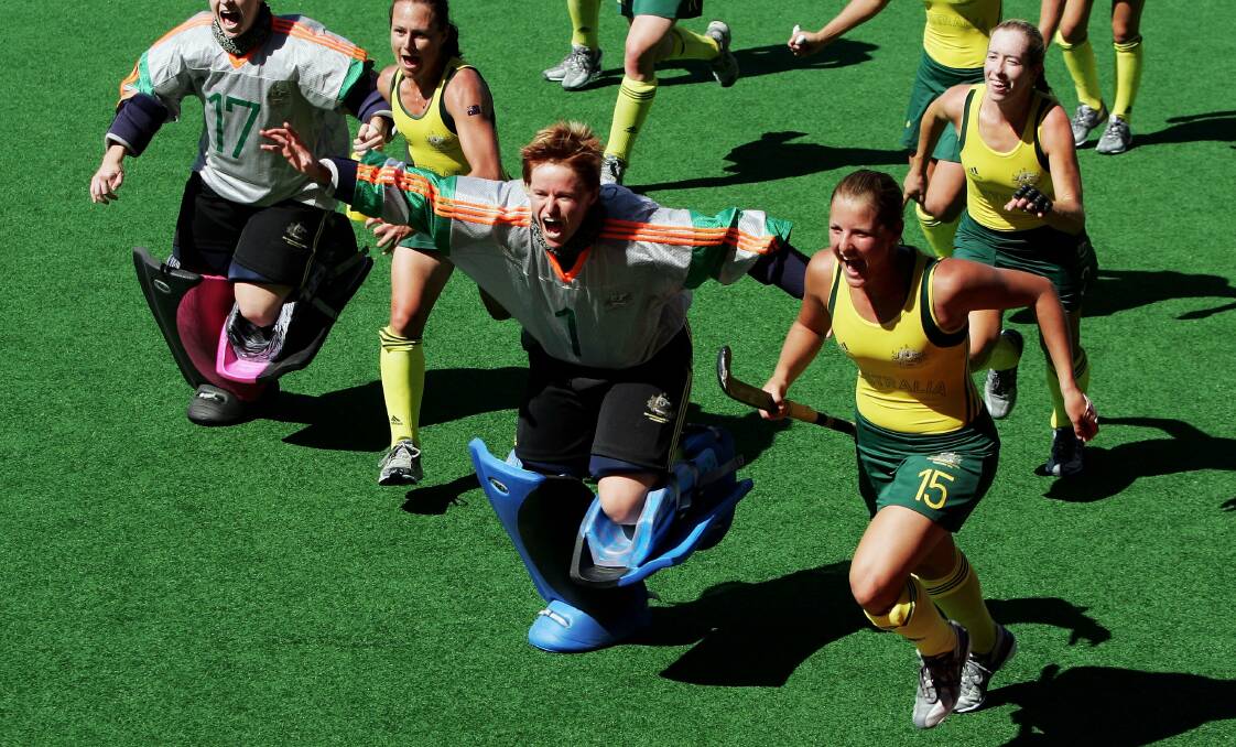 Toni Cronk (centre) and her Hockeyroos teammates celebrate winning gold at the 2006 Commonwealth Games. Picture: Ian Waldie/Getty Images