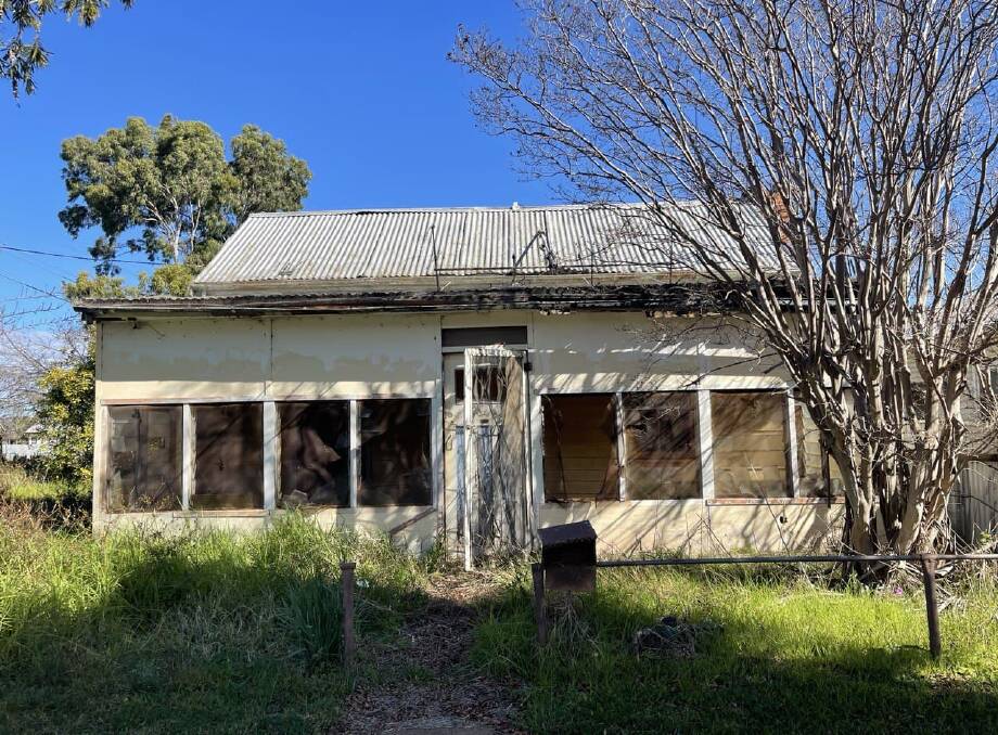RAISE THE ROOF: This house at 20 Caswell Street, Peak Hill sold for 76 per cent over its reserve price via an online auction. Photo: RAY WHITE PARKES, FORBES, CONDOBOLIN.