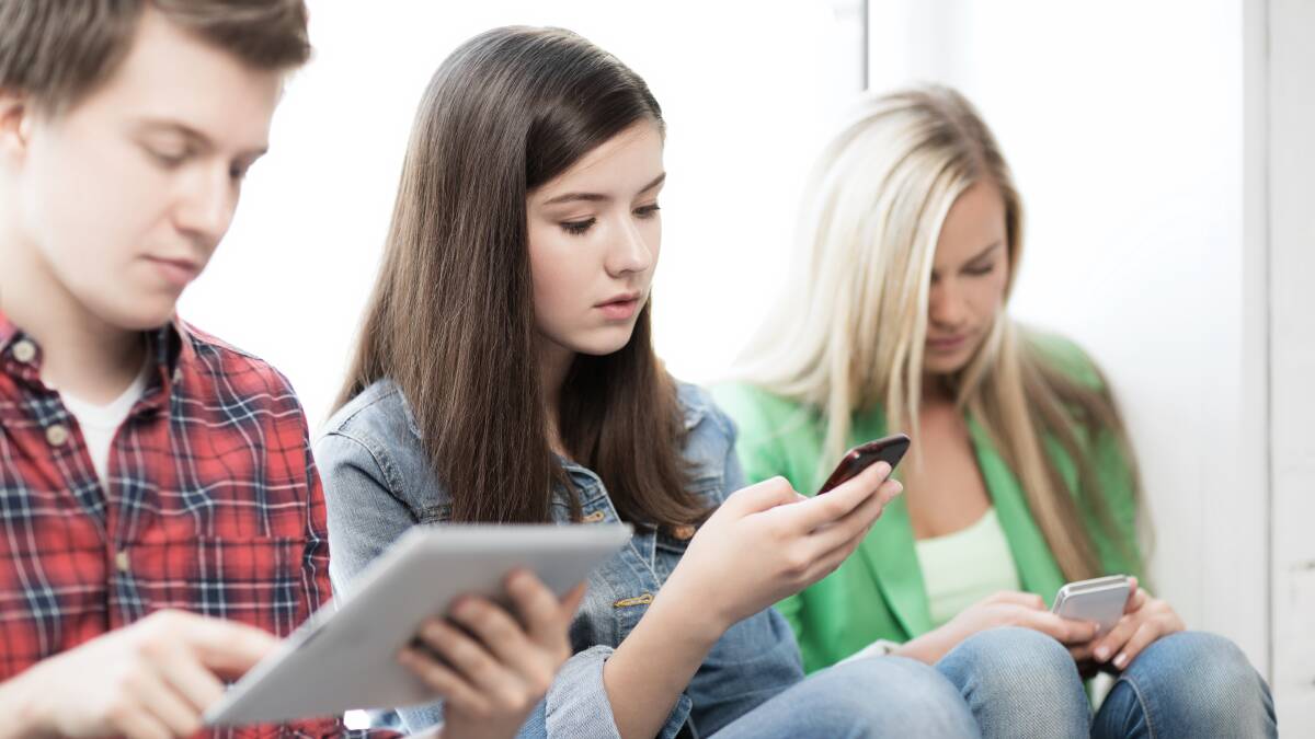 Generation Z: Teenagers, mobile phones (Shutterstock)