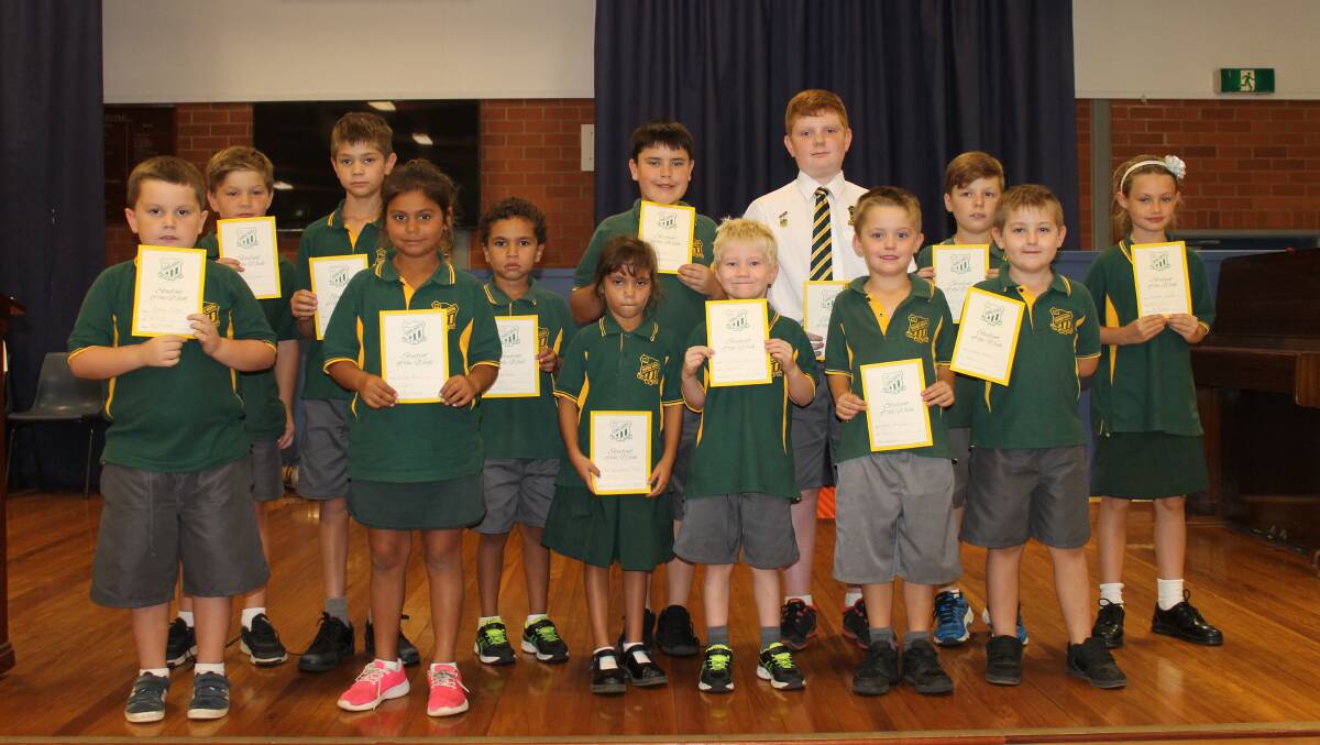 Students of the week for Week 4 with their certificates.