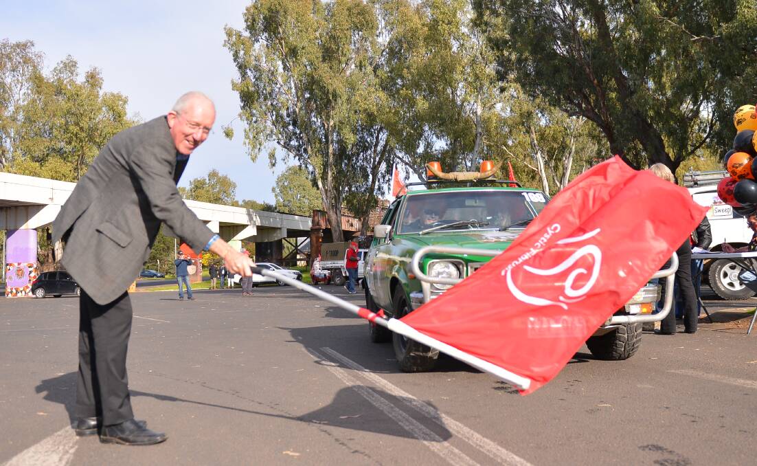 Forty Cars left the Dubbo VIC on Monday morning as part of the Great Escape which raises money for Cystic Fibrosis.