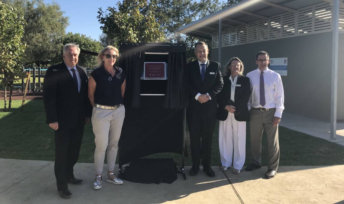 Open: Dubbo Regional Council Michael McMahon, Cr Jane Diffey, mayor Ben Shields, Cr Vicki Etheridge and council recreation and open space manager Ian McAlister with the plaque to mark the occasion. Photo contributed.