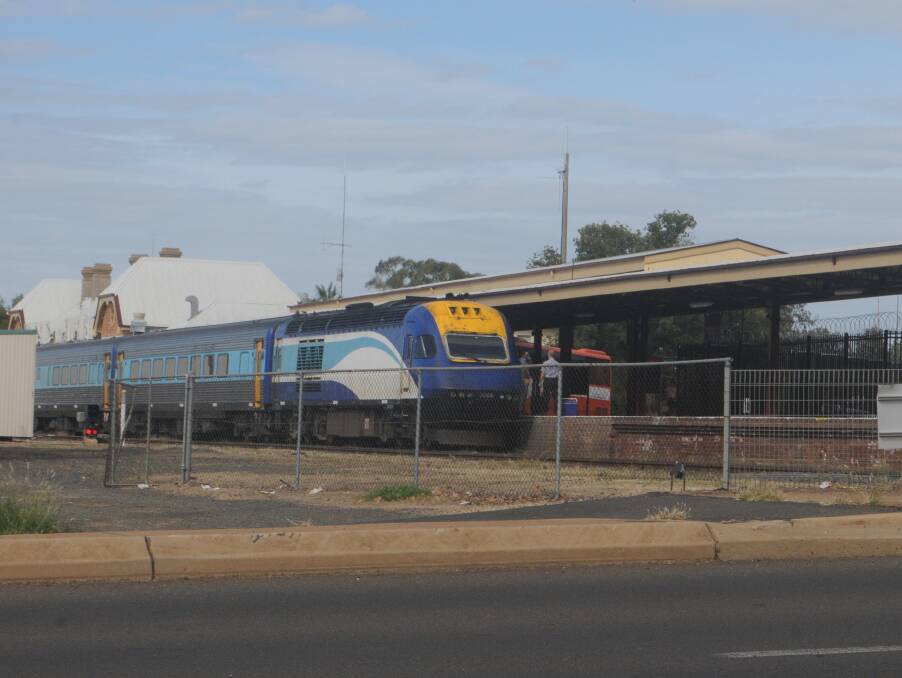 An XPT with four carriages at Dubbo on Sunday. 