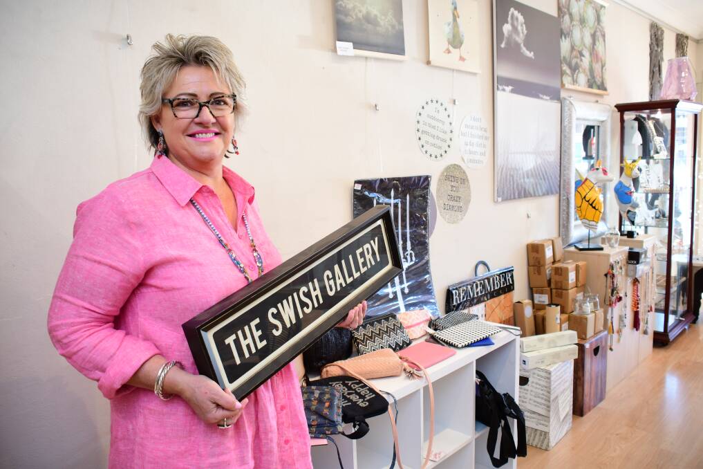 Finale: The Swish Gallery owner Susie Rowley with a keepsake from the Talbragar Street store she has operated for 13 years. It closed on Friday. Photo: AMY MCINTYRE