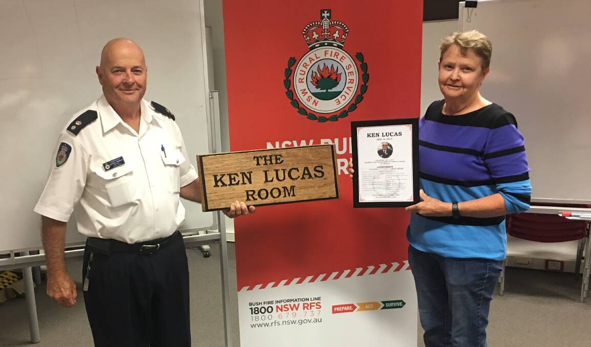 Memorial: NSW Rural Fire Service Orana team manager Lyndon Wieland and Julie McLean unveil a plaque and citation honouring Ken Lucas. Photo contributed.