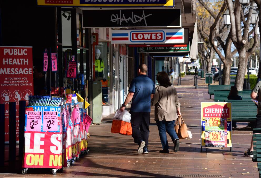A retail strip along Dubbo's Macquarie Street. File photo.