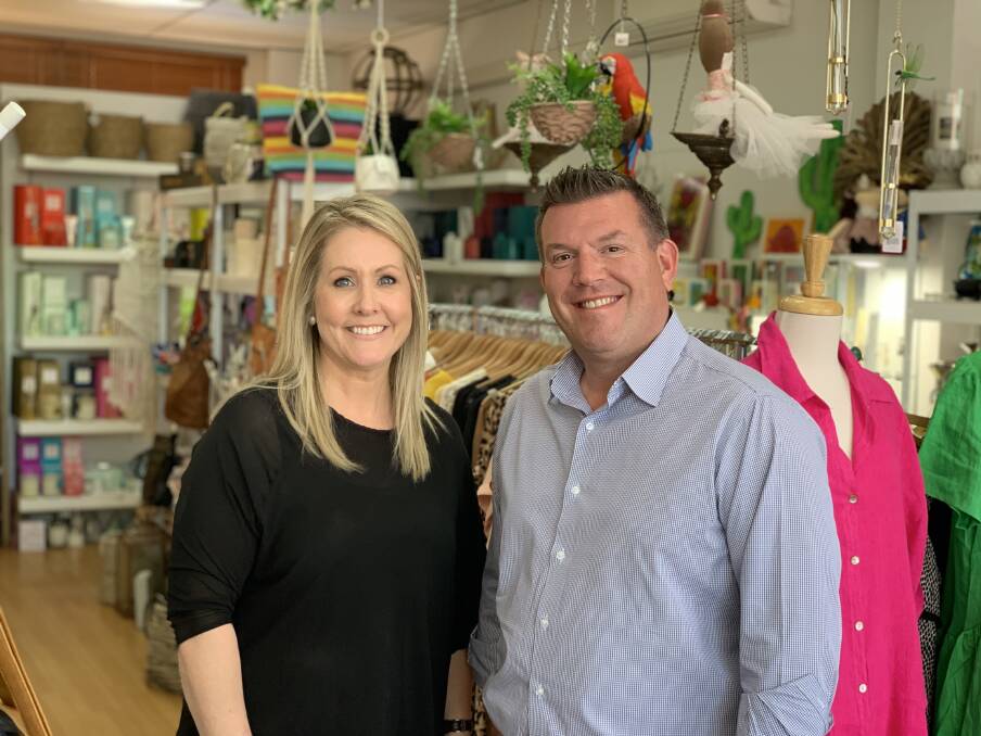 Kristen Smith from The Gift Closet talks with Member for the Dubbo electorate Dugald Saunders about the Buy Regional initiative. Photo contributed.