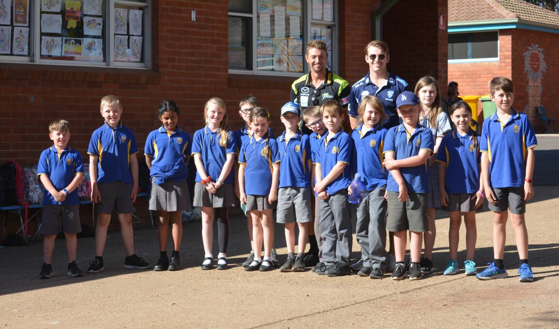 Regional Tour: Daniel Sams (back left) and Baxter Holt with students from South Dubbo Public School. Photo: Daniel Shirkie.