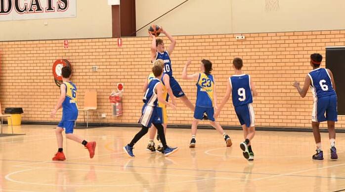 ON TARGET: The under 16s tallied up the points during their games. Photo: DUBBO BASKETBALL SUPPORTERS FACEBOOK.