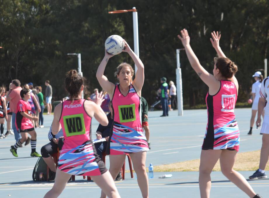 Fusion Heat Captain Tash Robinson sets up a pass during Saturday's clash with Fusion Fire. Photo: Daniel Shirkie.