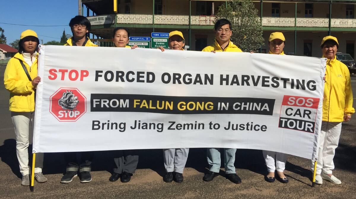 SOS Car Tour: Falun Gong practitioners in Narromine on Wednesday to raise awareness of organ harvesting in China. Photo: CONTRIBUTED