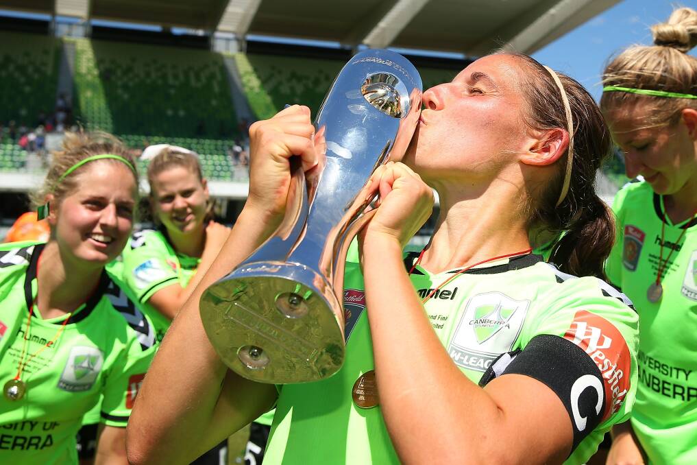 RIGHT: Dubbo's Nicole Begg kisses with W-League trophy after she captained Canberra United to last year's title.  
Photo: GETTY IMAGES