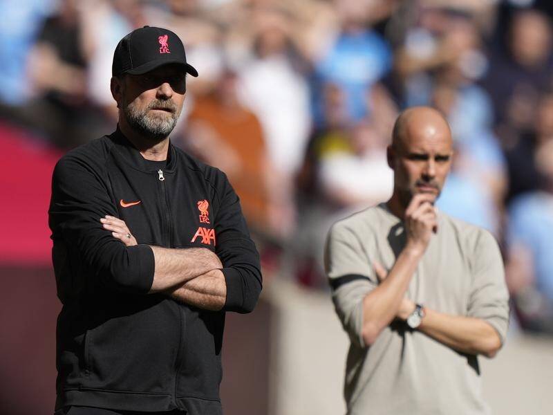 Liverpool manager Jurgen Klopp (l) has laughed off remarks by Manchester City's Pep Guardiola (r).