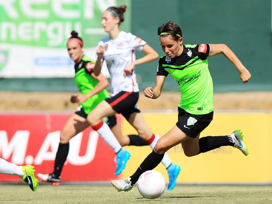 Ash Sykes during the round 13 W-League match between Canberra United and the Western Sydney Wanderers at McKellar Park in Canberra.  
Photo: GETTY IMAGES