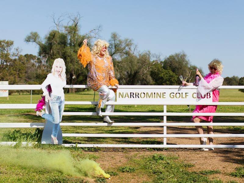 Dolly Parton Festival planners Susie Rae, left, and Skye Rush will turn Narromine into 'Dollymine'. (GEORGIE NEWTON)