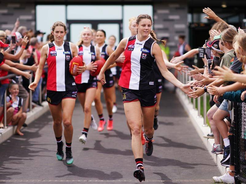 St Kilda fielded 11 debutantes in a 25-point defeat to the Bulldogs.