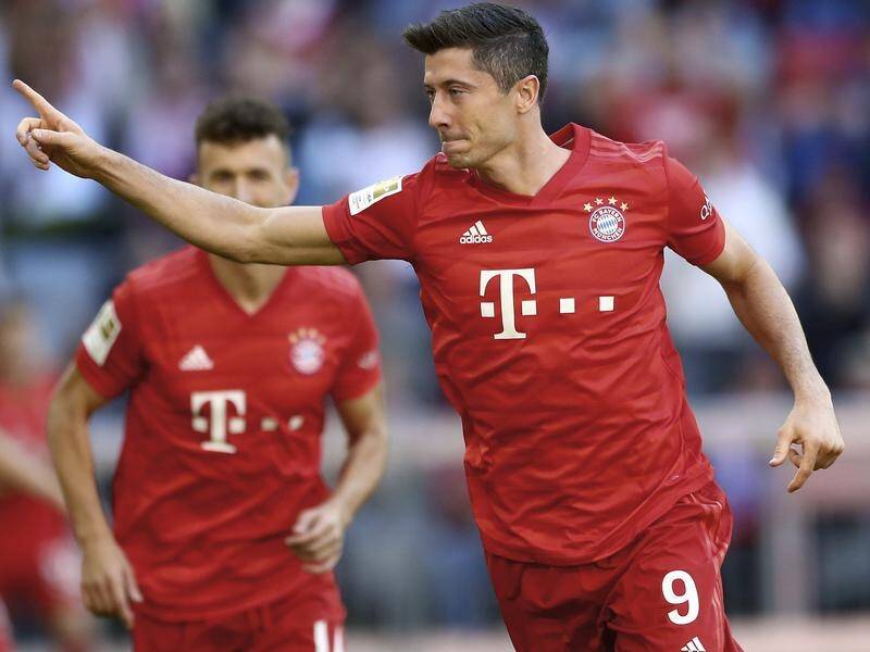 Robert Lewandowski has stuck a brace in Bayern Munich's 4-0 rout of Cologne in Germany.