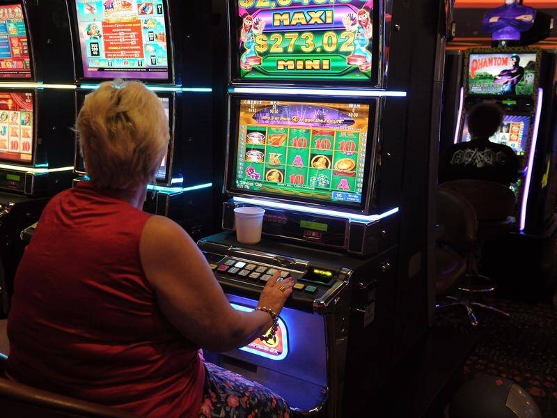 A 12-month trial of cashless gaming cards is planned if NSW Labor wins the next state election. (Dan Peled/AAP PHOTOS)