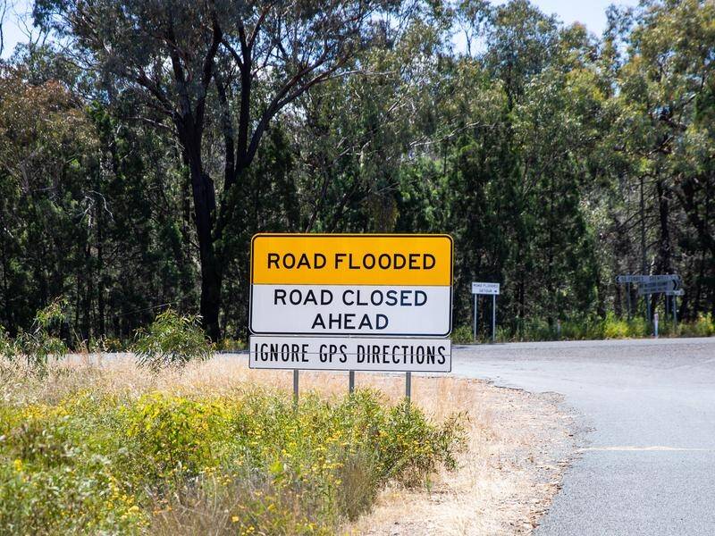 Flooding in NSW's far west is expected to affect local communites for weeks ahead. (Rebecca Bennett/AAP PHOTOS)