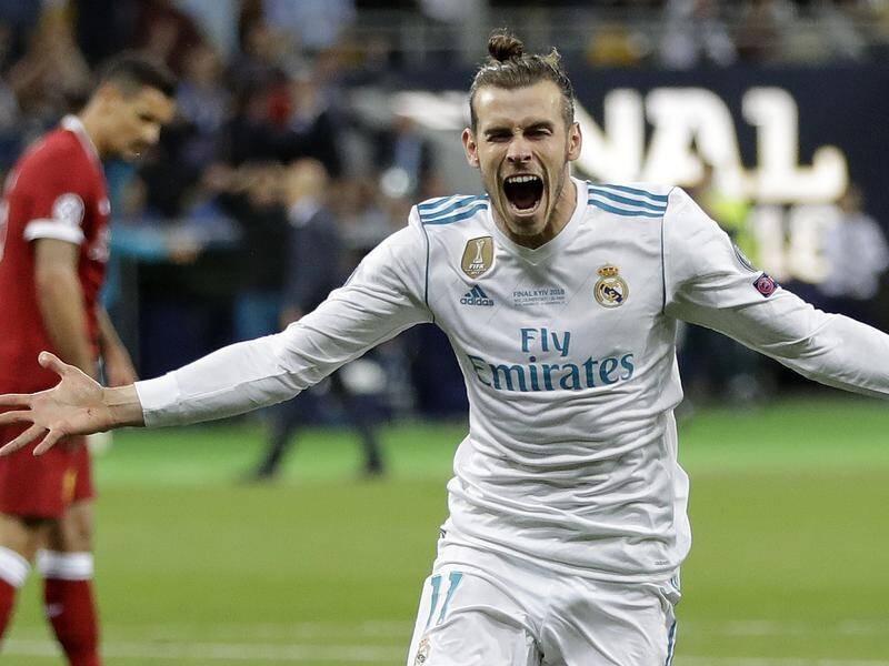 Real's Gareth Bale has arrived in England where he is expected to reunite with Spurs.