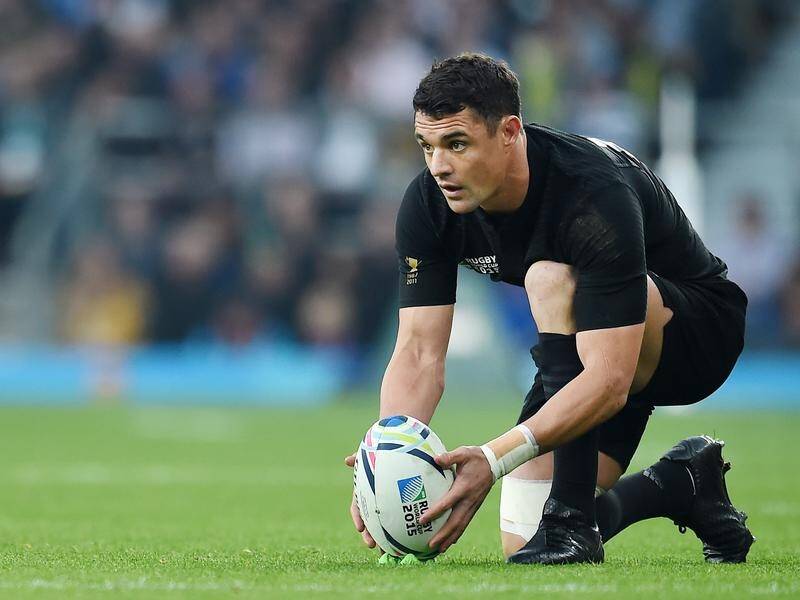 Former All Black Dan Carter's Super Rugby Aotearoa debut has been delayed by a minor calf injury.