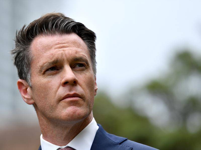 Chris Minns says mobile phones will be banned in NSW high schools if Labor wins the state election. (Bianca De Marchi/AAP PHOTOS)