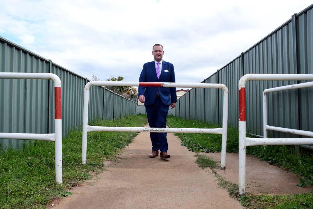 CUT OFF: Mayor Ben Shields has been pushing to close problem laneways across Dubbo to prevent criminals using them as escape routes. Photo: BELINDA SOOLE