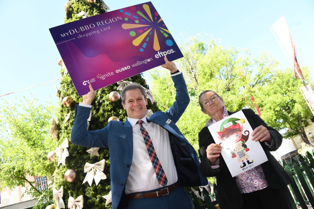 Dubbo mayor Mathew Dickerson and councillor Vicki Etheridge launching the 2023 Christmas campaign. Picture by Amy McIntyre