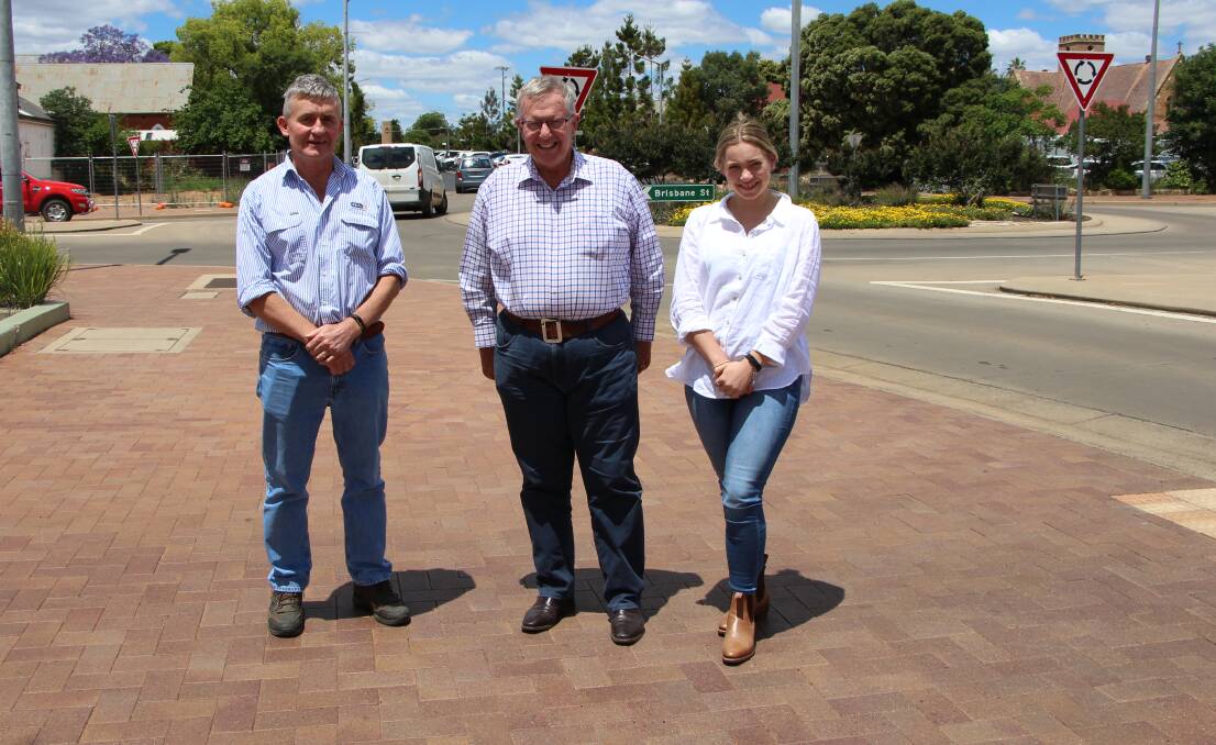 SHARING KNOWLEDGE: Federal Member for Parkes Mark Coulton (centre) with two of the Dubbo mentees, Peter Thornton and Milly Ferguson. Picture: CONTRIBUTED