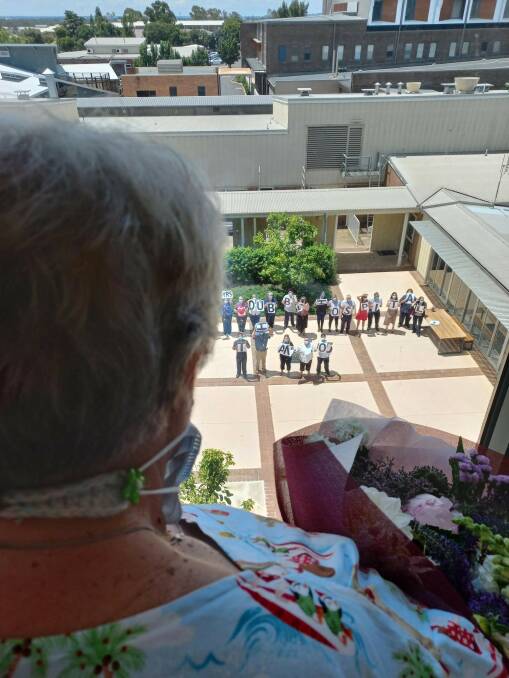 The COVID-safe farewell Kaye Simpson received from the Dubbo Hospital staff. Picture: CONTRIBUTED